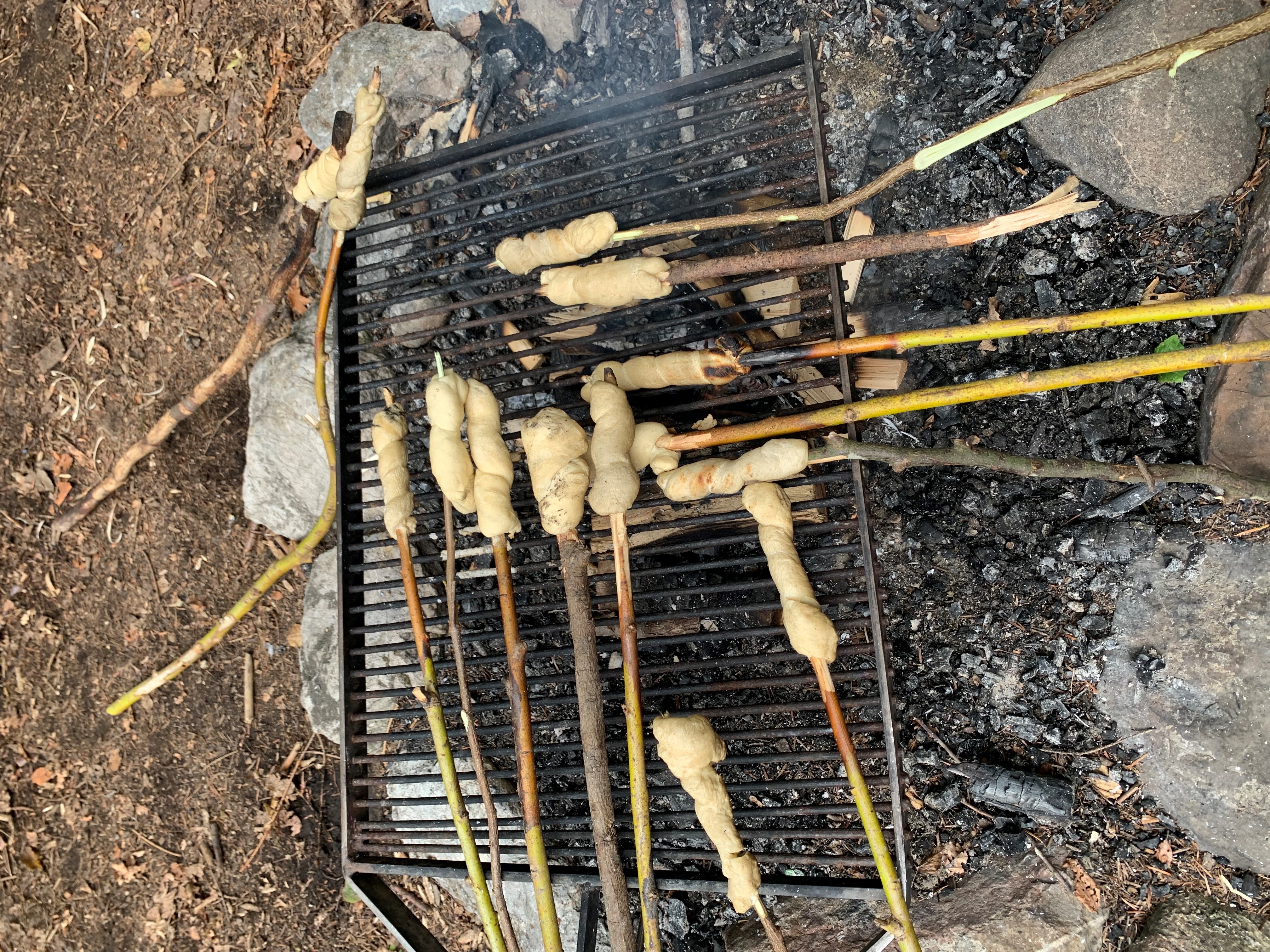 Zubereitung von Essen im Wald
